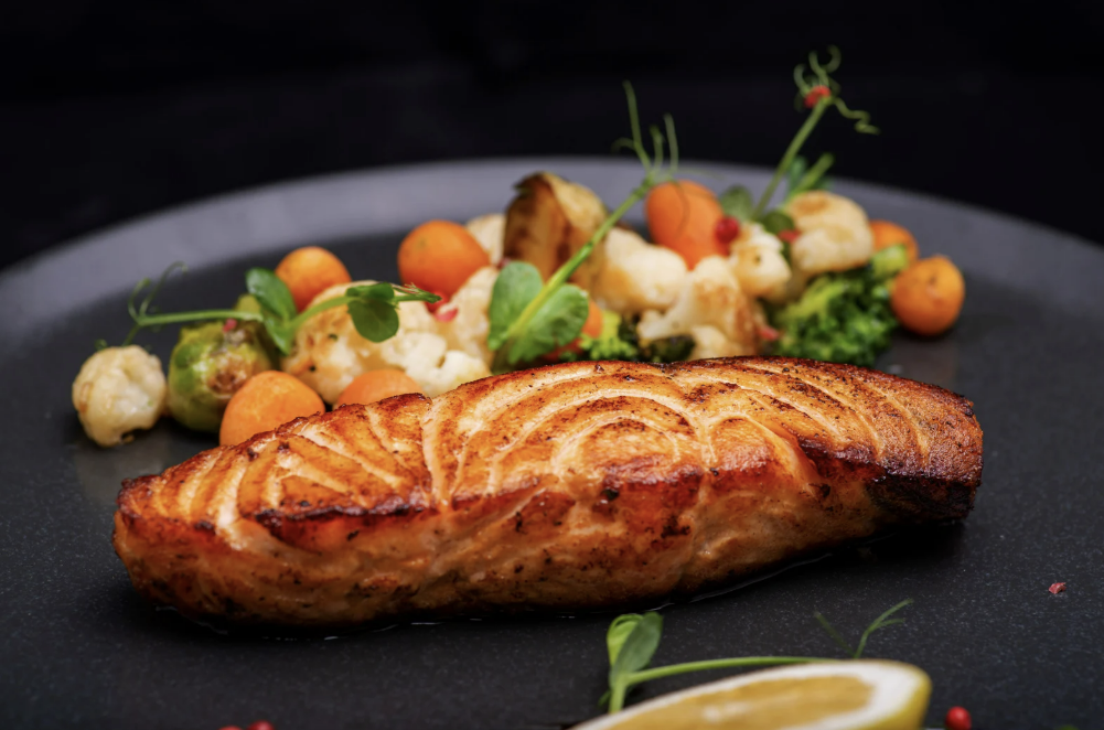 ikan untuk MPASI, manfaat ikan untuk bayi, MPASI tinggi protein, sumber omega-3 untuk bayi, makanan sehat bayi, Bunda, si Kecil